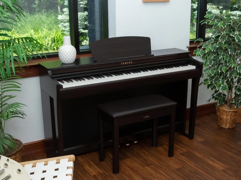 Hình ảnh chi tiết YAMAHA CLP-725 R góc chụp 7